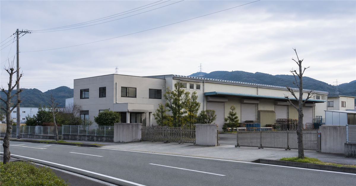和歌山市郊外にある製造業の工場をイメージした風景